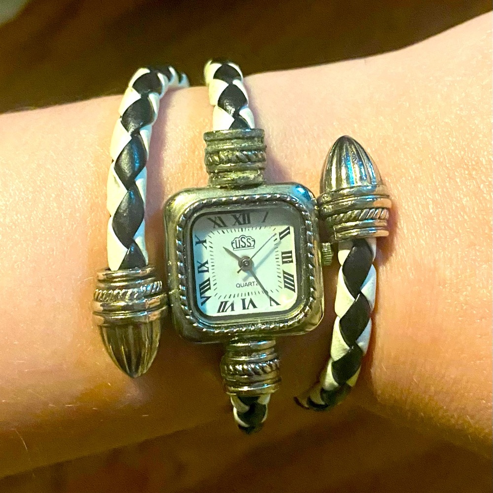 USs black and white wrap around leather. Quartz.